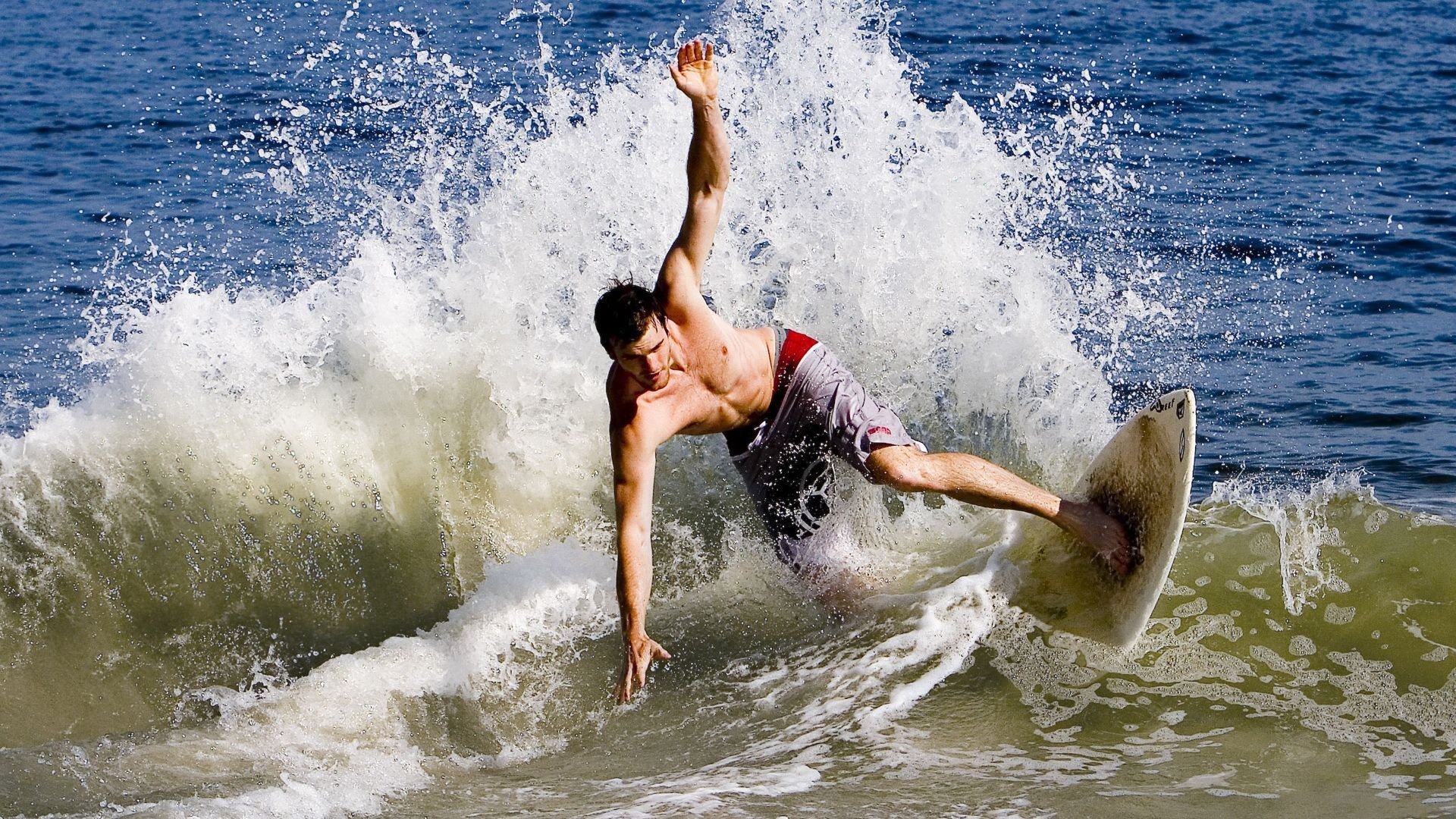 “惊天逆转!抢先领先后被逆转,剧情反转精彩纷呈”,惊天逆转最后捡走u盘的人是谁