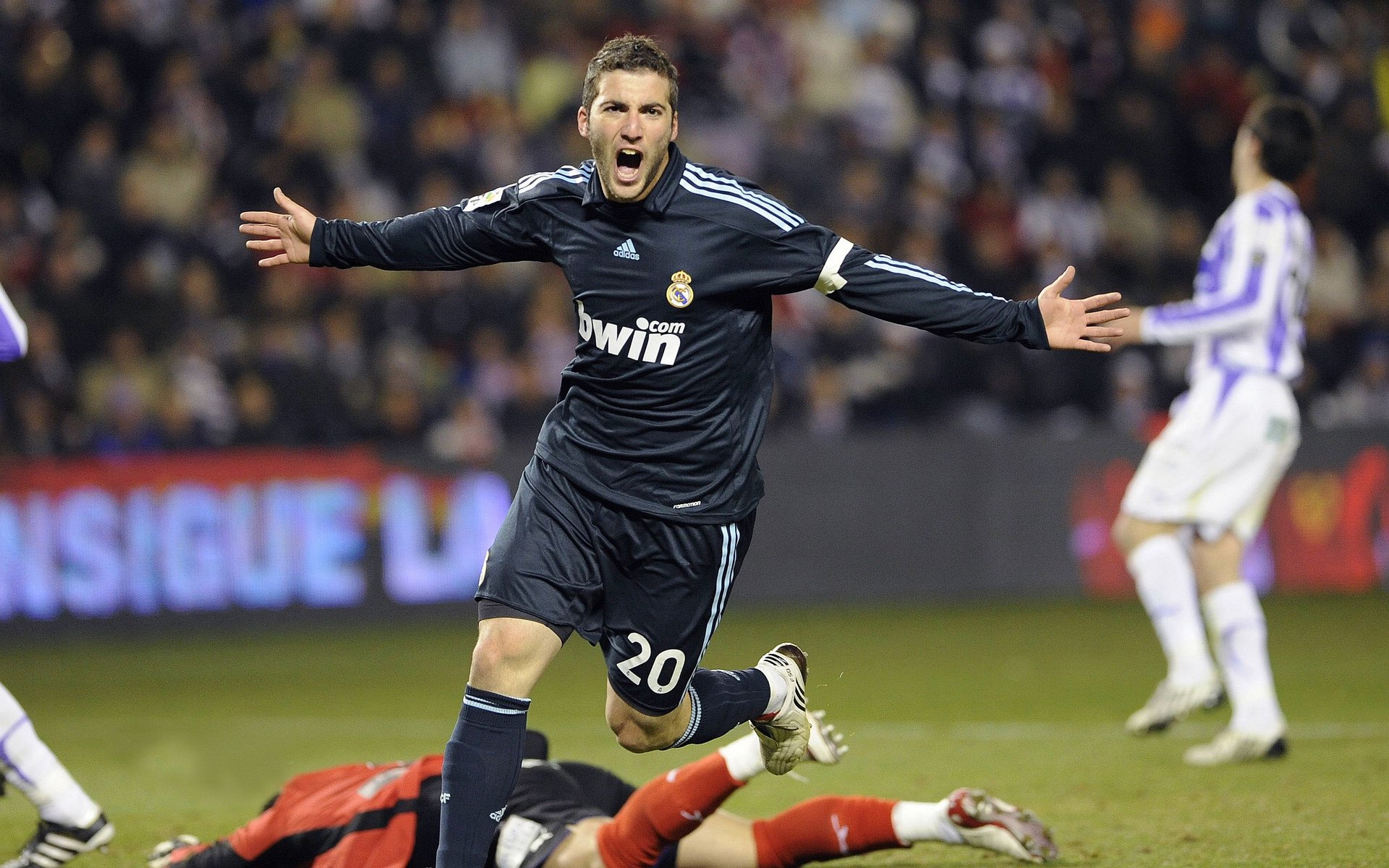 开云体育ios下载-逆境中的“铁血战士”：最坚韧的球队精神，铁血战士最强的铁血